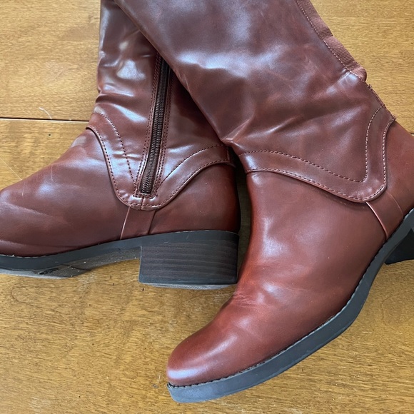 Cognac Riding Boots: 8.5 - Picture 6 of 6